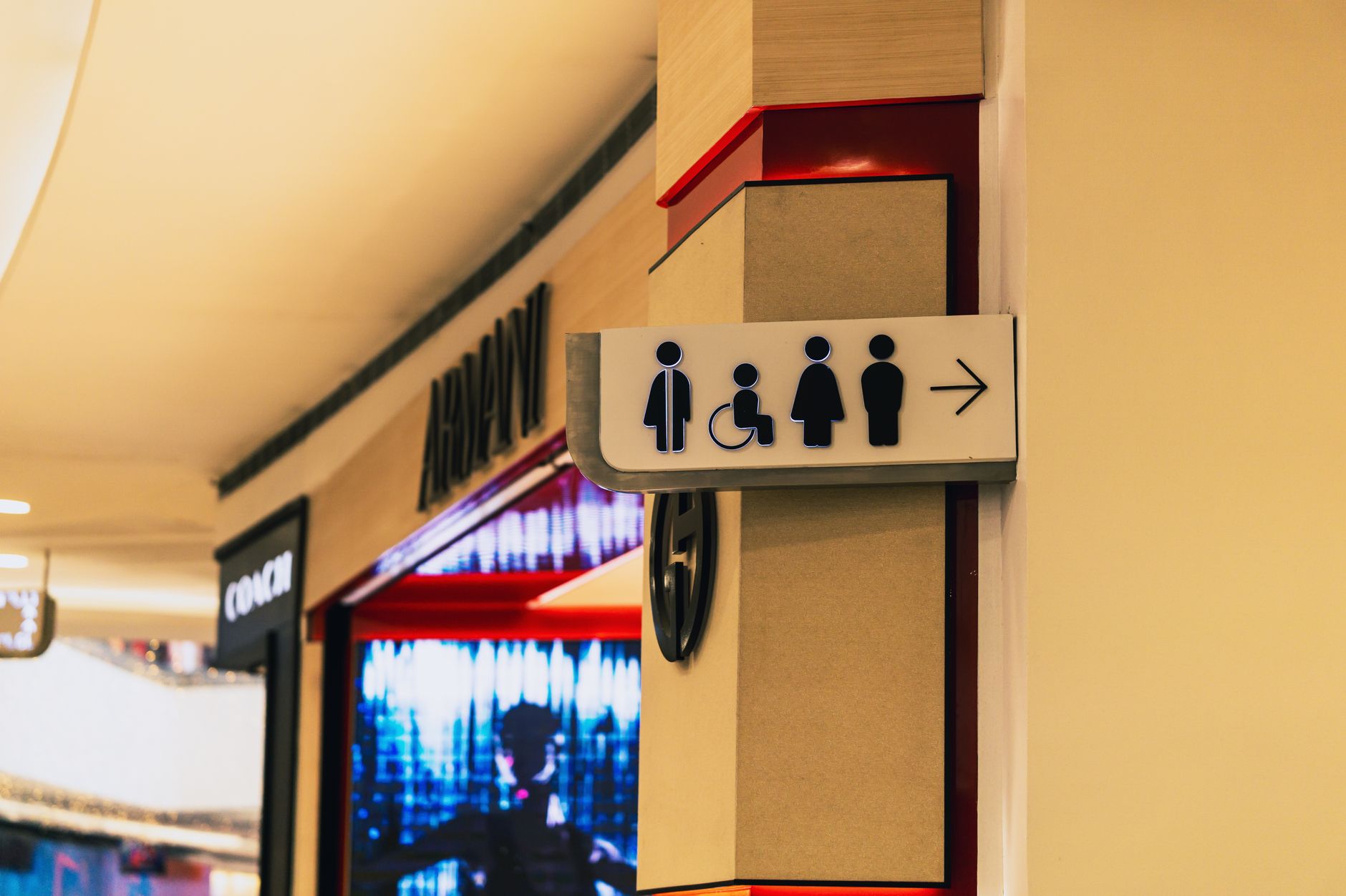 Reklamní totem nákupní zóny